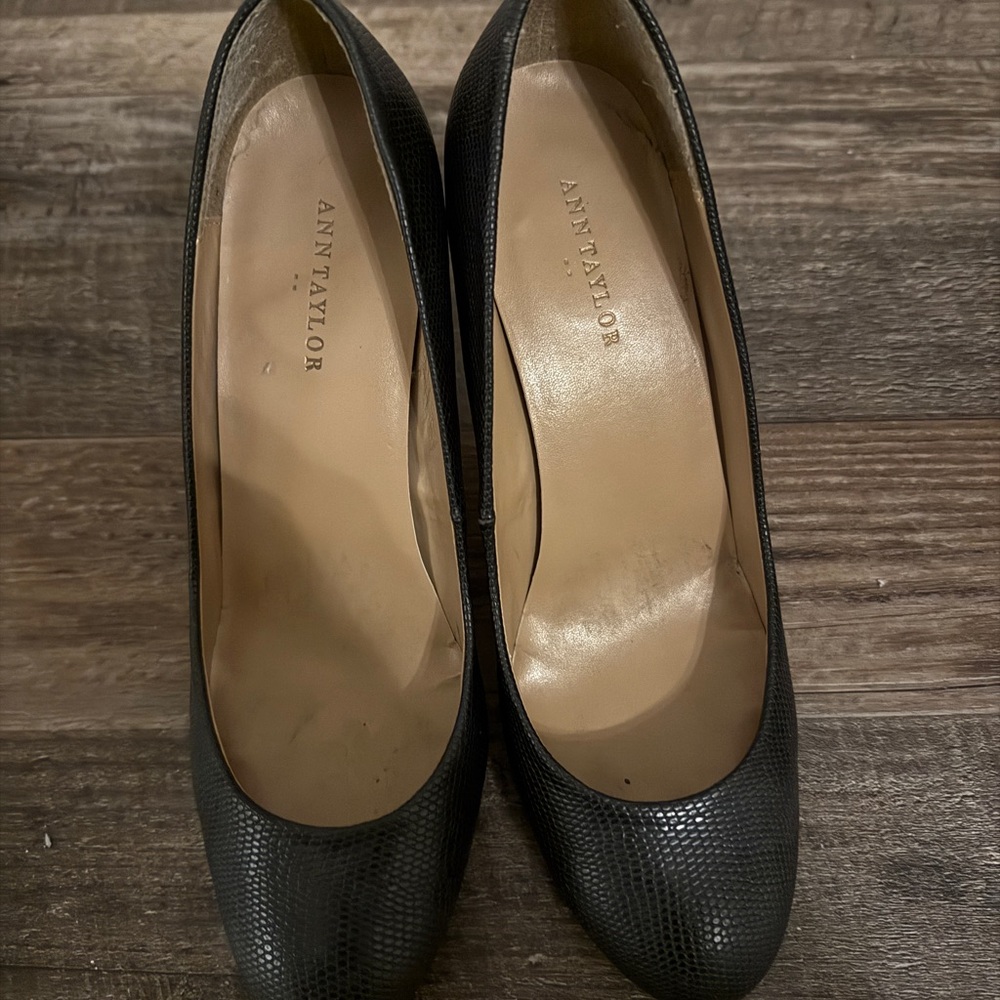 Ann Taylor Textured Black Heels